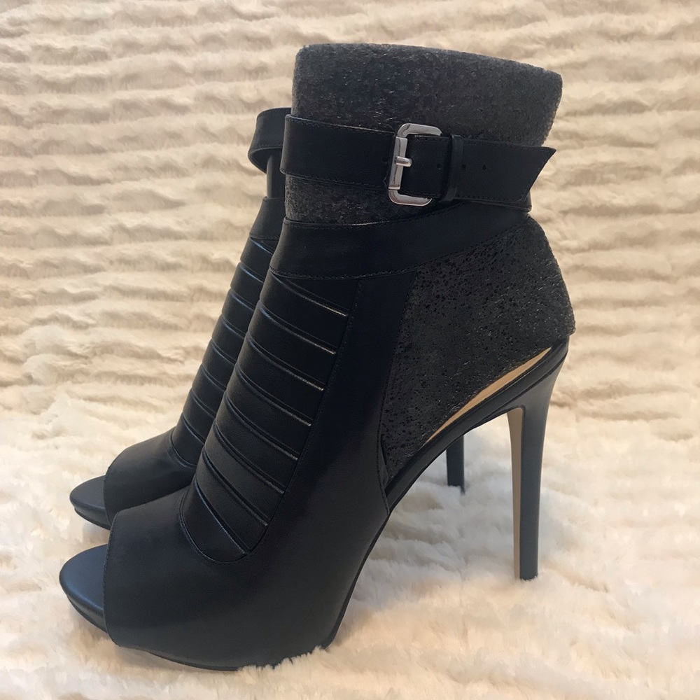 GuessAnkle Wrap Booties
